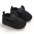 Vista dettagliata delle scarpine da bambino in rete nera con un simpatico design a orecchie - Nero