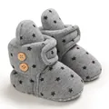 Botas de nieve grises para bebé con patrones de estrellas negras y botones de madera - Gris oscuro