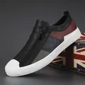 Ανδρικά κομψά casual sneakers με φερμουάρ και σχέδιο από έγχρωμο δέρμα - Μαύρο και Άσπρο