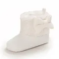 Zachte witte gebreide babylaarzen met imitatiebont en een decoratieve strik voor meisjes - Wit