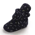 Detailansicht der Textur und des Musters des fleecegefütterten Baby-Winterschuhs - 11cm / Ankerdruck-Stil (C-653) / Blau