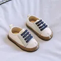 Bequeme Baby-Leinwand-Lauflernschuhe mit weicher Sohle in Creme und Braun mit blauen Bändern - Größe 18 (Innenlänge 13,0 cm) / Beige