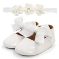 Detailed view of elegant white patent leather baby girl princess shoes and floral headband - 12cm / Set (M1978) / White
