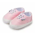 Zapatos clásicos de lona rosa para bebé con suela de goma blanca antideslizante y cordones - Rosa
