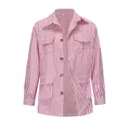 Vista frontale della giacca da uomo a strisce bianche e rosse con quattro tasche cargo - Taglia S / Top / Rosa