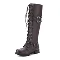 Dunkelbraune kniehohe Stiefel mit runder Spitze, Schnallen, Nieten und Schnürung - Kaffeebraun