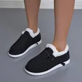 Comfortabele zwarte winterloafers met warme witte fleecevoering en platte rubberen zolen - 36 / Zwart