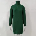 Dunkelgrünes, geripptes Rollkragenkleid, langärmliges, mittellanges Strickkleid - Dunkelgrün