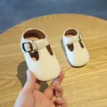 Cremefarbene Baby-Lauflernschuhe mit T-Riemen und einer weichen Sohle für Kleinkinder. - Größe 15 (Innen 12.0cm) / Beige