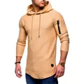 Vista detallada de sudadera con capucha camel para hombre con cremallera en la manga. - Caqui