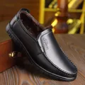 Scarpe casual da uomo in pelle nera con calda fodera in pelliccia per l'inverno - 38 / Stile Foderato in Pile / Nero