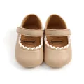 Soft beige infant Mary Jane walking shoes with scalloped white trim and velcro strap - 11cm / Papaya