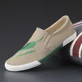 Heren slip-on canvas schoenen kaki met groene veerborduring en rubberen zool - Khaki