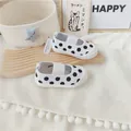 Zapatos de lona blancos para niñas con lunares negros y cómodas correas elásticas suaves - Tamaño 12.5cm / Lunares Blancos