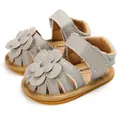 Sandales pour bébé en cuir gris avec fleurs et semelles en caoutchouc antidérapantes - Gris