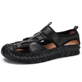Dettaglio di sandali outdoor in pelle nera da uomo per attività estive in spiaggia. - 38 / Nero