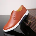 Klassische braune Leder Business Freizeitschuhe für Herren mit dicker weißer Gummisohle - Gelb