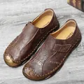 Scarpe casual da uomo in pelle marrone con cuciture a mano rustiche e suola piatta comoda - Marrone