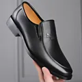 Scarpe classiche in pelle nera da uomo per ufficio, eleganti mocassini con stemma - 37 / Nero