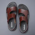 Moderne braune Herren-Sandalen aus Leder mit atmungsaktiver schwarzer Sohle für Strand und Alltag - Braun