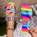 Gedetailleerde weergave van regenboog sandalen met glinsterende strass bandjes en zolen - 38 / Kleurrijk