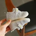 Scarpe da passeggio in mesh traspirante per neonati con suole morbide - Grigio