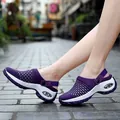Vista lateral de sandalias de malla transpirable con cojín de aire morado para mujer en la calle - 35 / Púrpura