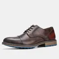 Seitenansicht eines braunen Business-Freizeitschuhs aus Leder mit Cap Toe - US 7 / Dunkelbraun (KD6603)