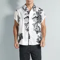 Camicia da uomo a maniche corte bianca con stampa prugna a inchiostro nero - Taglia S / Top / Grigio