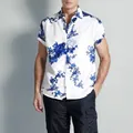Camicia casual a maniche corte da uomo con stampa a fiori di pruno blu stile inchiostro - Taglia S / Top / Blu