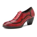 Vue détaillée de chaussures à talons rouges vintage en cuir gaufré style ethnique - 37 / Rouge
