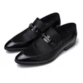 Schwarze Herrenschuhe mit spitzer Kappe aus Lackleder und Ponyfell-Struktur - Schwarz