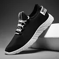 Scarpe sportive da uomo in mesh traspirante nero con suola in EVA bianca e scritte - 38 / Bianco e nero
