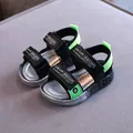 Modische Jungensandalen mit neongrünen Akzenten und verstellbarem Klettverschluss - Grün
