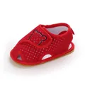 Sandalia roja de malla para bebé con parche de oso y suela de goma blanda. - 11cm (Longitud Interior) / Rojo