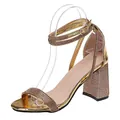 Elegantes sandalias doradas para mujer con pedrería, tacón grueso y correa al tobillo - 38 / Dorado