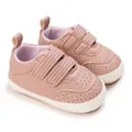 Detail von rosa PU-Babylernschuhen mit weicher Gummisohle und Klettverschluss - Rosa