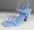 Sandales élégantes bleu clair à bout carré et talons blocs pour femmes avec lanières - Bleu clair