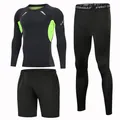 Detail van de driedelige compressiesportset voor heren met top met lange mouwen en legging - S / Set / Zwart/Groen