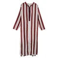 Vista dettagliata del caftano da uomo a righe con cappuccio, stile ampio, rosso e bianco - Rosso bianco