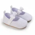 Detalle de zapatos de princesa para bebé blancos con suela blanda y bordados - Blanco
