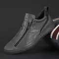 Modische graue Herren-Freizeitschuhe aus Leder mit Reißverschluss und flachem Design - 38 / Vollgrau