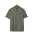 Primo piano della polo da uomo verde in maglia a nido d'ape con revers e taschino - Taglia S / Top / Verde
