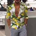Camicia estiva casual da uomo con vivace stampa digitale di limoni gialli e foglie di palma. - Taglia S / Top / Stampa con Limoni e Palme