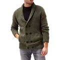Detailansicht der olivgrünen zweireihigen Strickjacke mit Schalkragen für Herren - L / Oberteile / Armeegrün