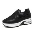 Sneakers zeppa in rete nera traspirante per donna con suola platform a cuscino d'aria - Nero
