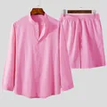Dettaglio del set in lino rosa da uomo con camicia a maniche lunghe e pantaloncini - Taglia S / Top e Pantaloni / Rosa