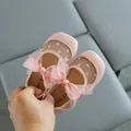 Rosa Kleinkind-Mary-Janes mit Herz-Mesh-Muster und niedlicher Schleife - Rosa