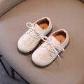 Weiße Oxford-Schuhe im britischen Stil für Jungen mit Brogue-Details und weicher Sohle - 21 / Weiß