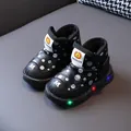 Stivali da neve a LED per bambini con calda fodera in pile e motivo a pois chic - Nero